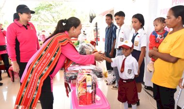 Ketum-Bhayangkari-Pusat-Kembali-Salurkan-Ribuan-Paket-Bansos-di-Maluku-Barat-Daya